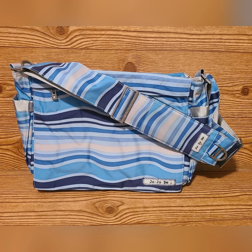 Jujube Classic Messenger Be All Diaper Bag with Changing Pad Cloud Break